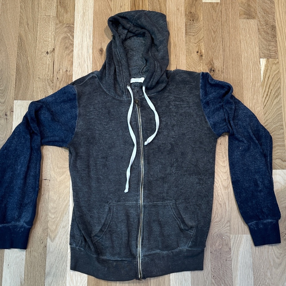Ocean Drive Women’s Charcoal and Navy Zip-Up Sweater